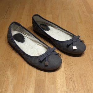 *DONATED* - Bongo flats - Gray w/ Bow, size 9